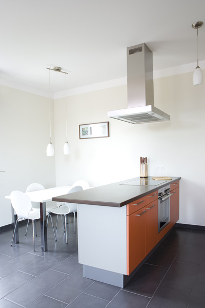 Fotolia_21065582_Subscription_L Singleküche mit Abzugshaube