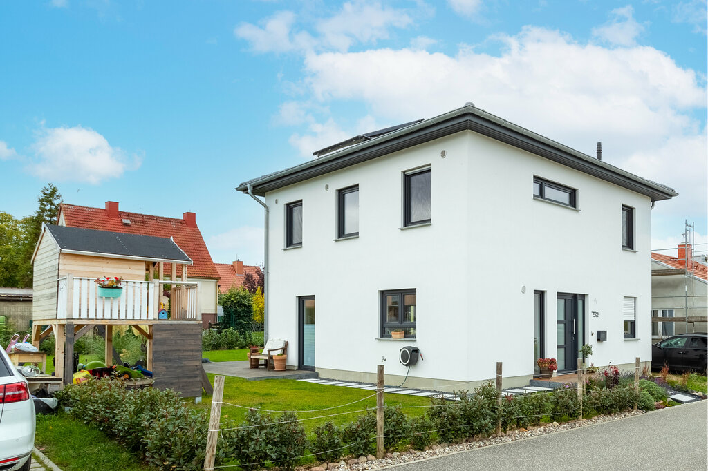 Stadthaus-Flair-124-Familie-H-Haus-Strasse-03
