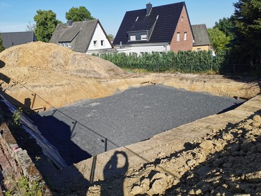 Fertiges Schotterpolster - Der Beginn des Hausbaus