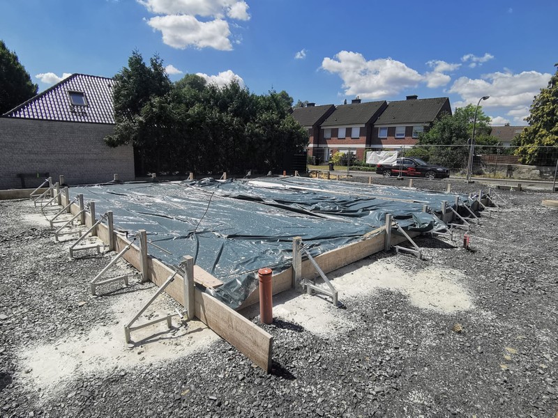 Fertige Bodenpaltte beim Bauvorhaben