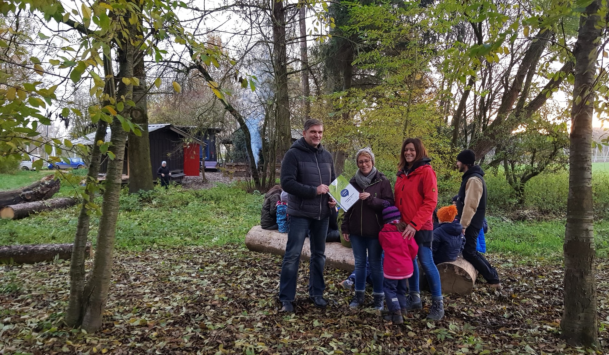 Übergabe des Spendenschecks Übergabe des Spendenschecks